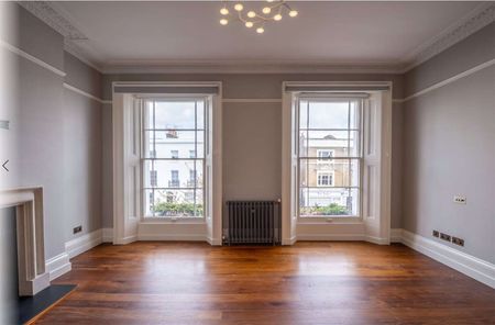 A charming four bedroom terraced house in the heart of St. John's Wood. - Photo 2