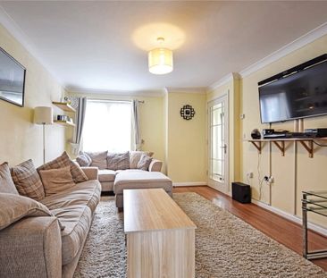 Well presented 2 bedroom property to rent in Duxford with excellent... - Photo 2