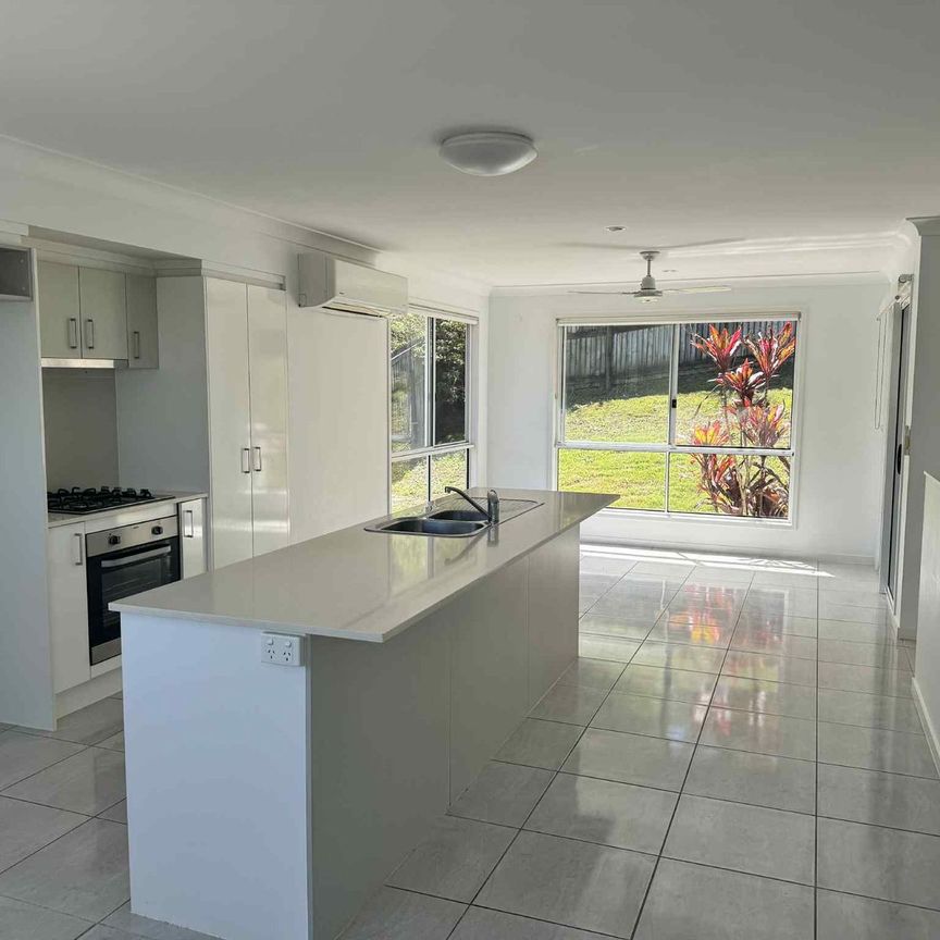 Spacious Two-Storey Family Home – Quiet Location, Modern Comforts - Photo 1