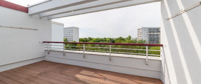 Helle Singlewohnung mit großer Dachterrasse ab 01.06.2025 - Photo 1