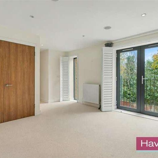 Henrietta Gardens, N21 - Photo 1