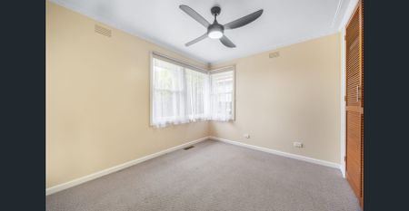 READY TO MOVE IN - WENDOUREE - Photo 3