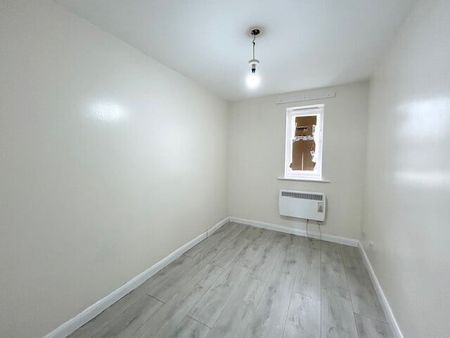 Chantress Close, Dagenham, RM10 9YW - Photo 2