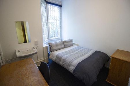 12 bedroom semi-detached house to rent - Photo 2