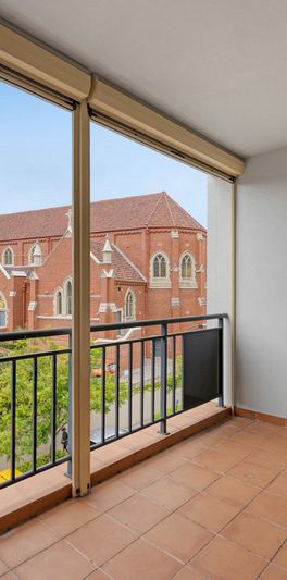 Spacious apartment in prime location! - Photo 1