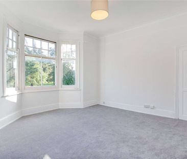 A lovely and bright two bedroom flat in the heart of Wandsworth. - Photo 1
