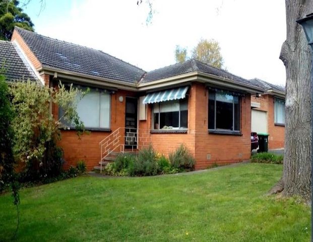 Mitcham - Photo 1
