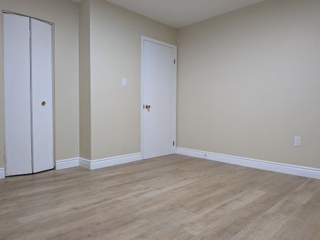 For Lease - 242 Millen Road, Hamilton, Ontario - Photo 5