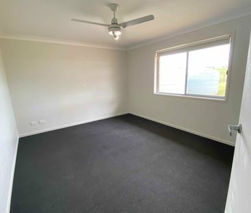 Relaxed country living close to town - Photo 3