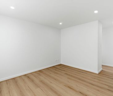 Stunning Two Storey Home - Ducted Air-Con, Double Garage, Picturesq... - Photo 3