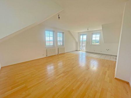 Schöne Dachgeschosswohnung mit Ausblick ins Grüne - Photo 3