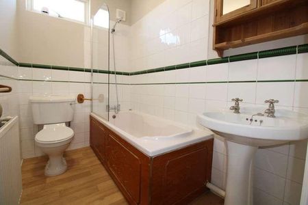 Reigate, Surrey, RH2 - Photo 5