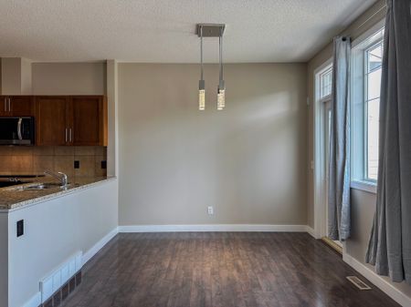 Modern 3 Bedroom Townhouse In Panatella | Garage | Fireplace - Photo 2