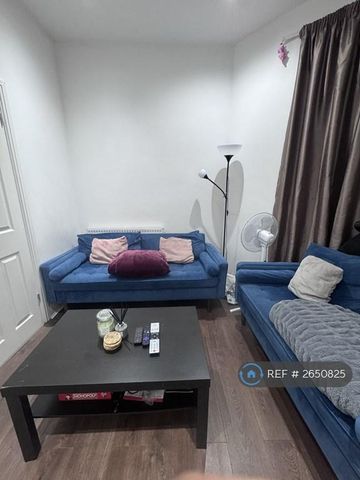 6 bedroom detached house to rent - Photo 3