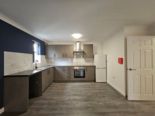 2 Bed Flat, Hadfield Close, M14 - Photo 1