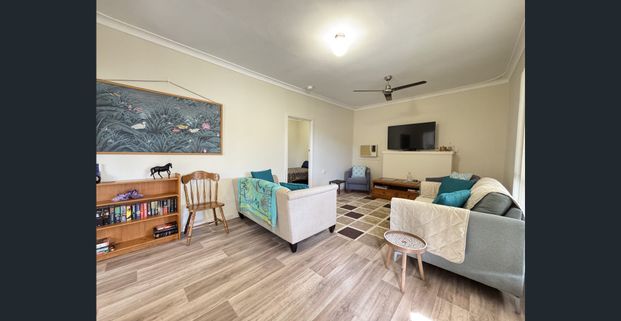 Stylish 3-Bedroom Home with Spacious Courtyard and Secure Parking - Photo 1