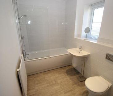 2 bedroom coach house to rent - Photo 3