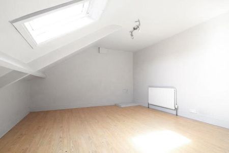3 bedroom flat to rent - Photo 4