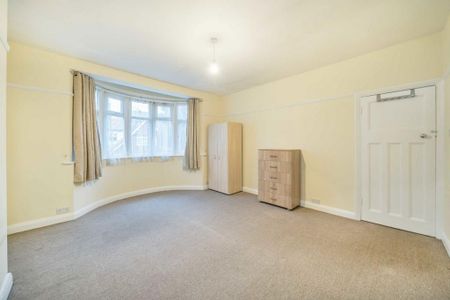 4 bedroom semi-detached house to rent - Photo 3