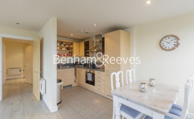 2 Bedroom flat to rent in Townmead Road, Imperial Wharf, SW6 - Photo 1