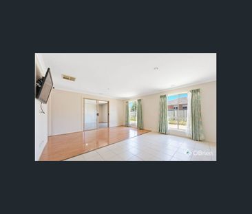 GREAT FAMILY HOME - Photo 3