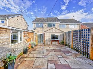 3 BEDROOM House - Semi-Detached - Photo 4