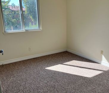 For Lease - 131 Edgehill Drive Unit# N11, Barrie, Ontario - Photo 1