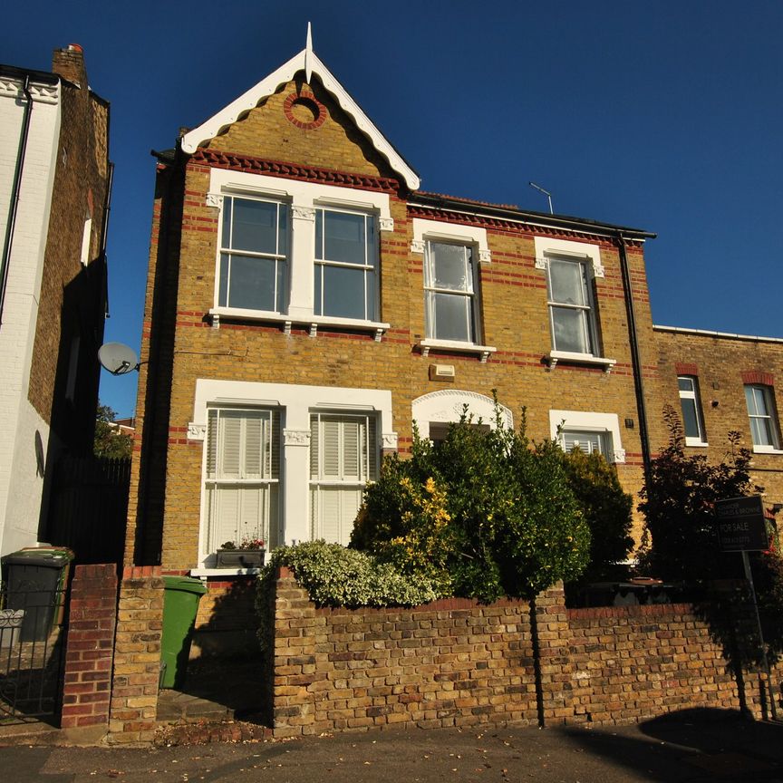 Benson Road, london - Photo 1