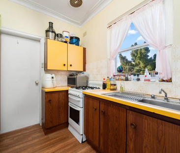 Spacious Family Home - Photo 2