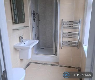 5 bedroom detached house to rent - Photo 2