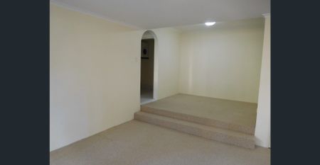 Spacious Unit with Courtyard - Photo 5