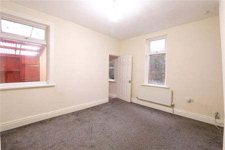 2 bedroom end of terrace house to rent - Photo 3