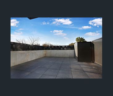 Private Sanctuary in the Heart of Box Hill - Photo 5