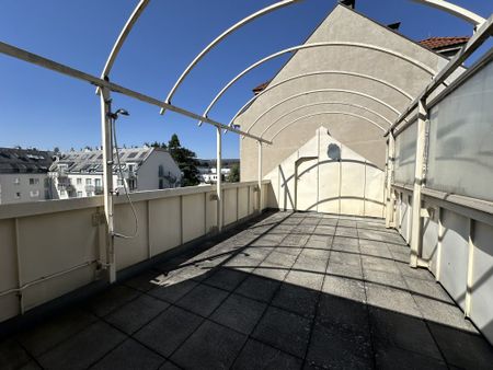 Großartige Dachgeschoßwohnung im Stadtzentrum mit Terrasse! - Photo 2