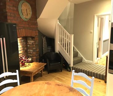 Professional House Near City Links - Photo 2