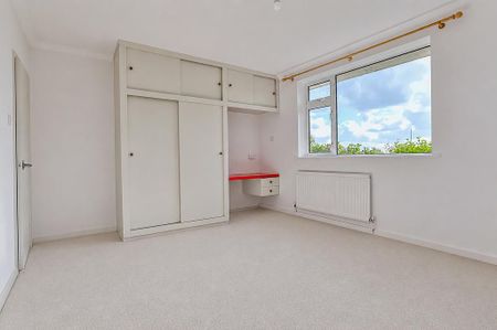5 bedroom detached bungalow to rent - Photo 4