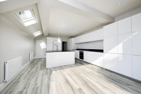 5 bedroom house in Chiswick - Photo 3