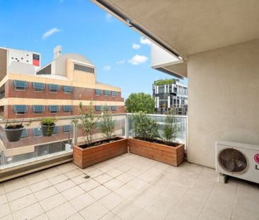 Amazing Apartment in the Hub of Hawthorn - Photo 2