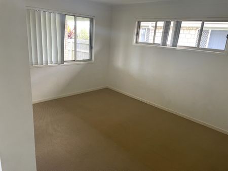 4 Bedroom Family Home In Pimpama - Photo 3