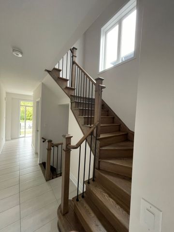 For Lease - 9249 Whiteoak Avenue, Niagara Falls, Ontario - Photo 2