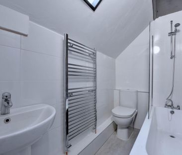 2 bedroom terraced house to rent - Photo 4