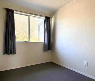 Tidy 3 Bedroom - Photo 2