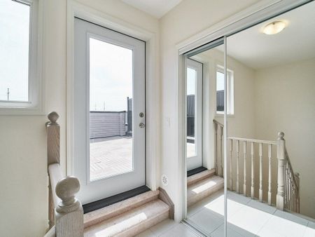 For Lease - 515 Kingbird Grove Unit# 303, Toronto, Ontario - Photo 2