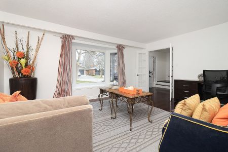 For Lease - 144 All Saints Crescent, Oakville, Ontario - Photo 2