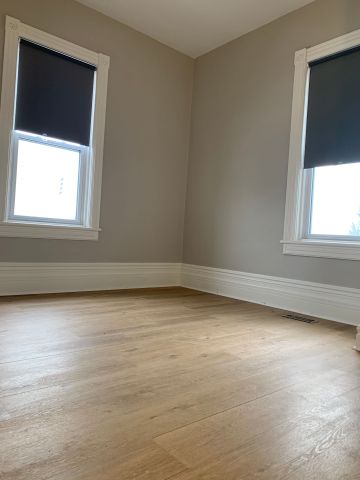 For Lease - 172 Dunlop Street, Barrie, Ontario - Photo 2