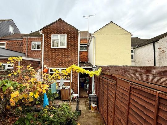 2 bedroom terraced house to rent - Photo 1