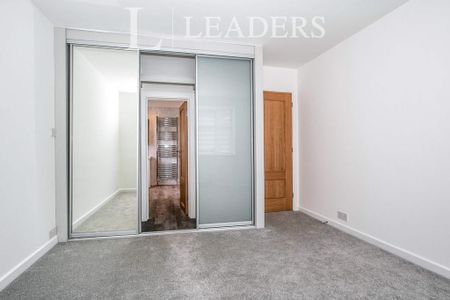 4 bedroom bungalow to rent - Photo 2