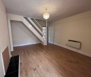 2 bed Terraced for rent - Photo 3