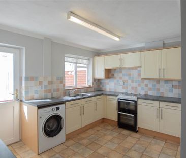 3 bedroom detached bungalow to rent - Photo 6