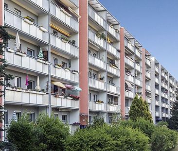 Wir sanieren für Sie: 3-Zimmerwohnung mit Balkon und Aufzug! - Photo 1